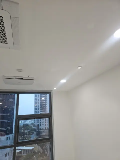 상가원상복구 — 상가 실내 벽체와 천정 마감 복구 상태
