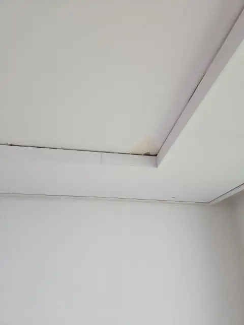 몰딩교체 — 천정 단차 구간 몰딩 라인 점검